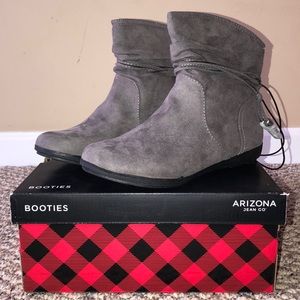 Women’s Arizona Booties Size: 6.5